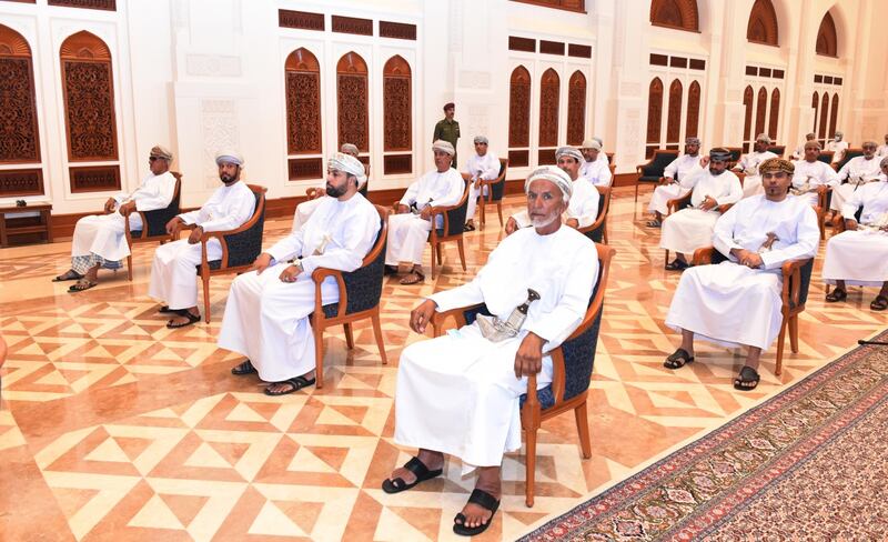 جلالة السلطان يلتقي شيوخ ولايات محافظة جنوب الشرقية