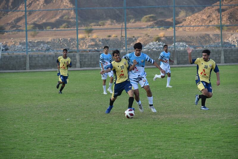 بنك مسقط يفتتح مشروعي إنارة في بهلاء والعوابي ضمن برنامج “الملاعب الخضراء”