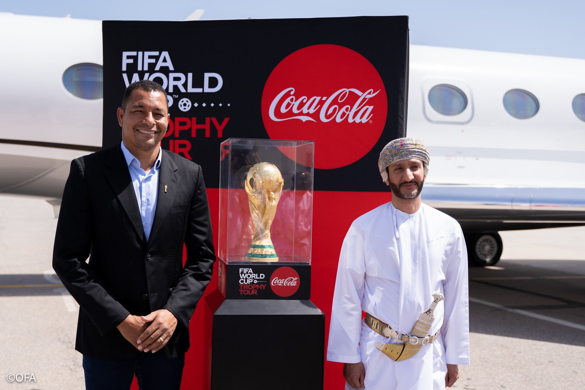 بالصور: كأس العالم تصل مسقط