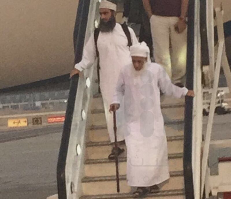 سماحة الشيخ المفتي يعود من ألمانيا.. وابنه يُطمئِن عن صحته