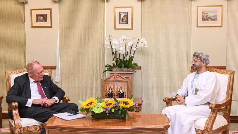 السيد بدر يستقبل وزير الاستثمار البريطاني