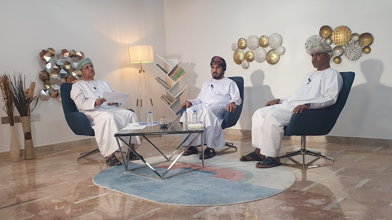 بتنظيم من “غرفة التجارة” بجنوب الباطنة: مسؤولون يناقشون التحديات والحلول التمويلية للمؤسسات الصغيرة والمتوسطة
