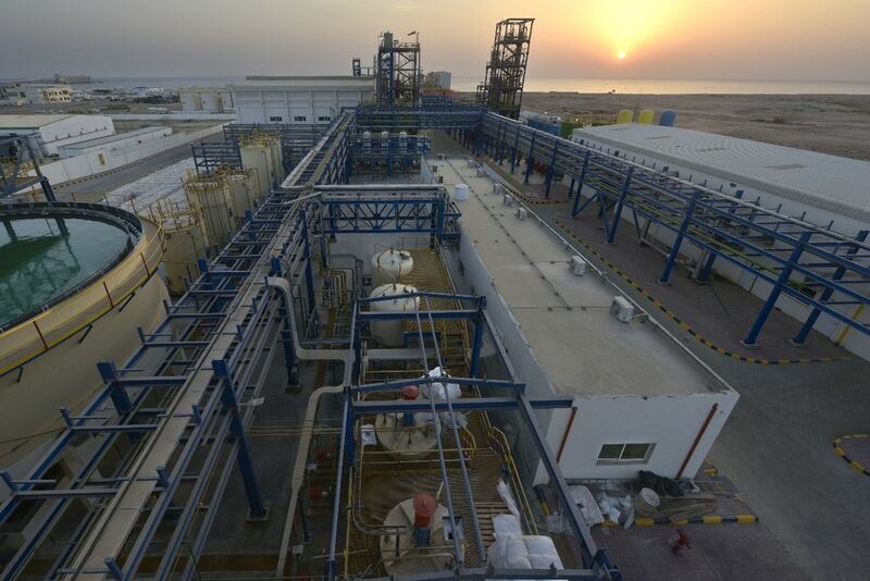 افتتاح مجمّع الغيث للصناعات الكيميائية في مدينة صور الصناعية 