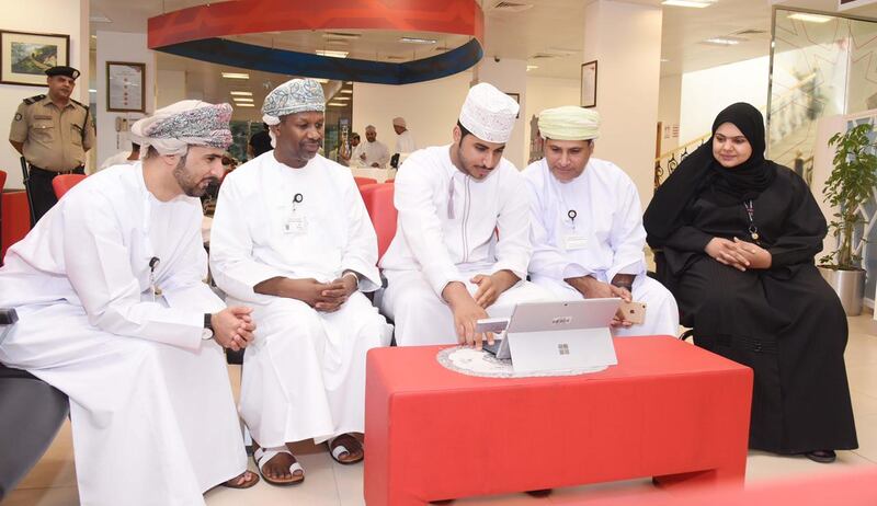 بنك مسقط يجري سحبًا مخصصًا لولاء الزبائن ضمن ” المزيونة “