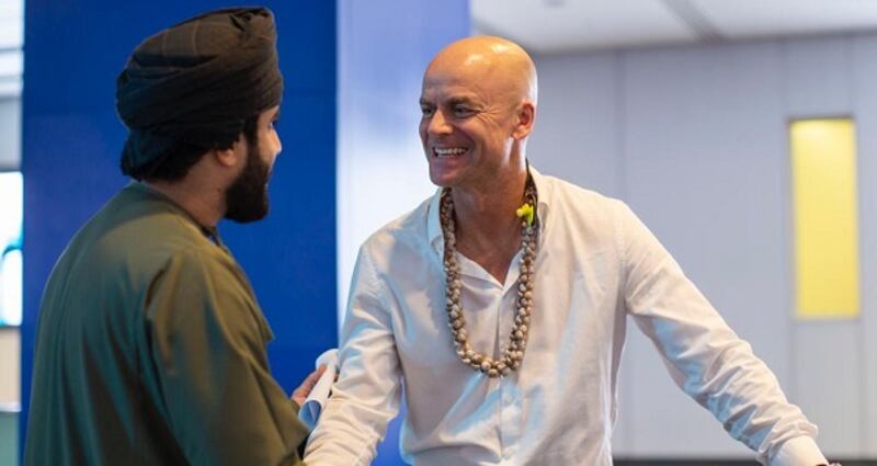 خبير دولي في القيادة والريادة: عُمان بلد آمن وجميل وهادئ