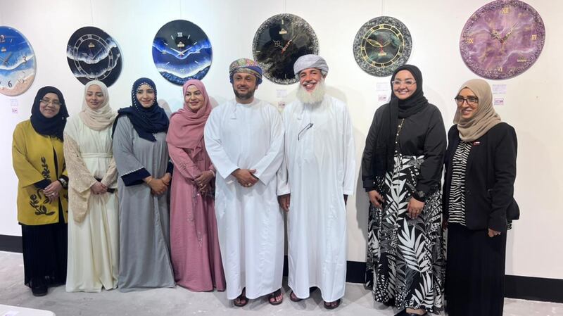 هل سمعت بفن الريزن؟ 6 فنانات عمانيات يفتتحن معرضًا للتعريف به