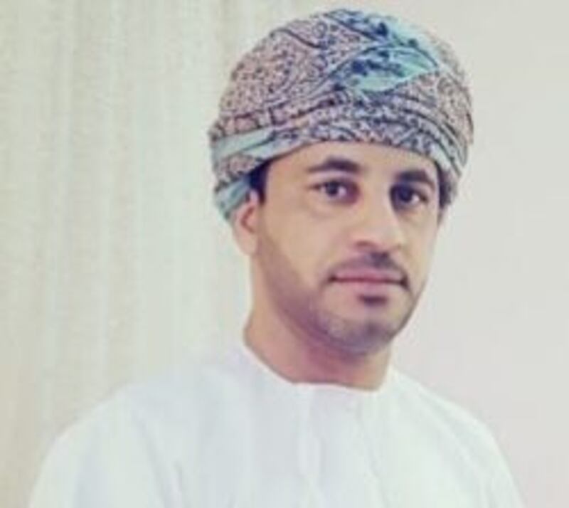 معلم سابق يُعيده “الحنين” ويُطلِق مبادرة لمساعدة المعلمين والطلبة