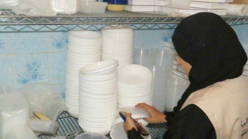 بعد مقطع “الحلوى والبلاستيك”: حملات تفتيشية على المصانع وتحرير محاضر إتلاف