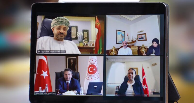 السيد بدر يعقد اجتماعًا مع مسؤول تركي