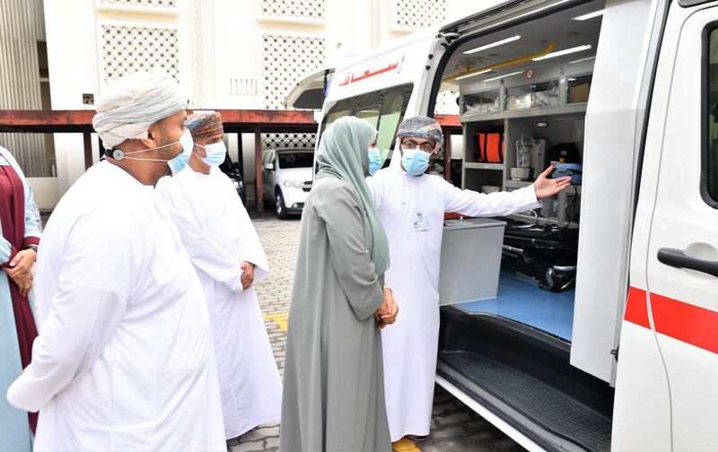 بالصور: بنك يتبرّع بـ 8 سيارات إسعاف