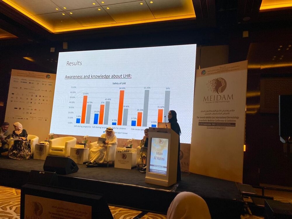 حصدت جائزتين: طبيبة عمانية تتميز في مؤتمر عالمي للأمراض الجلدية والتجميل