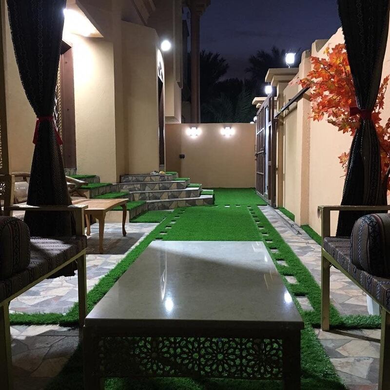 بالصور: أنامل شاب عماني تُبدِع في الديكور والنحت