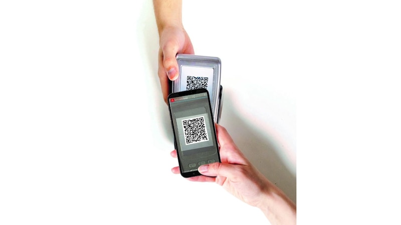 بنك مسقط يدعو زبائنه إلى استخدام خدمة رمز الاستجابة السريع (QR ) لتسهيل عملية قبول المدفوعات المالية