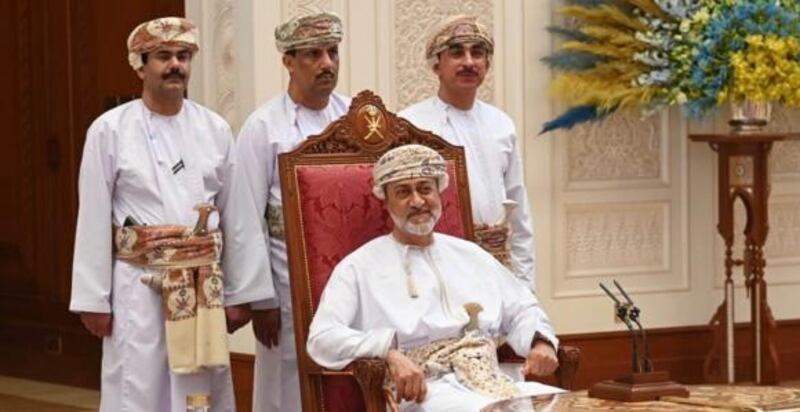 جلالة السلطان يلتقي شيوخ ولايات محافظة جنوب الشرقية