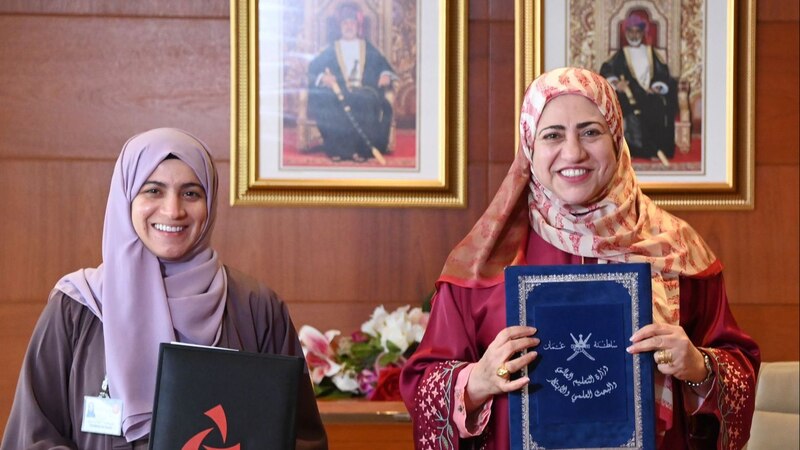 التعليم العالي وبنك مسقط يوقعان برنامج تعاون لاحتضان مشاريع التخرج الطلابية