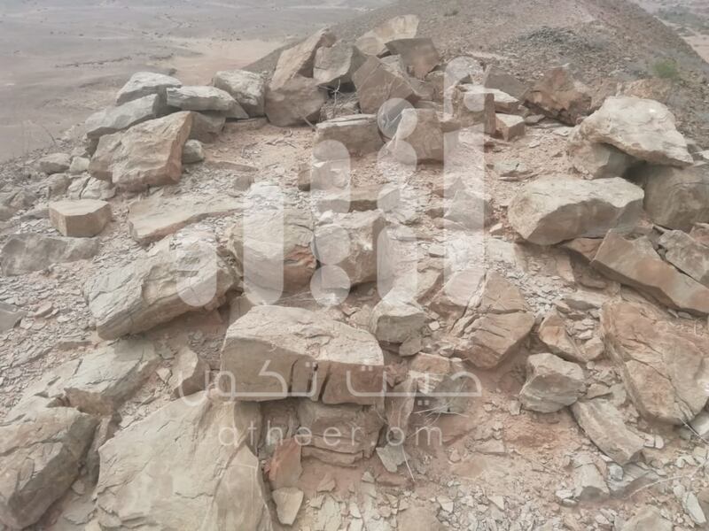 بالصور: مقابر في السلطنة لأناسٍ قيل بأنهم “خُسِف بهم”..وللعلم رأيٌ آخر