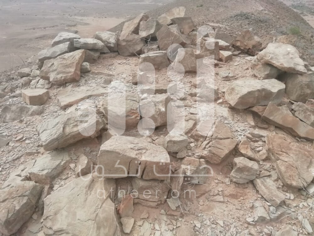 بالصور: مقابر في السلطنة لأناسٍ قيل بأنهم “خُسِف بهم”..وللعلم رأيٌ آخر