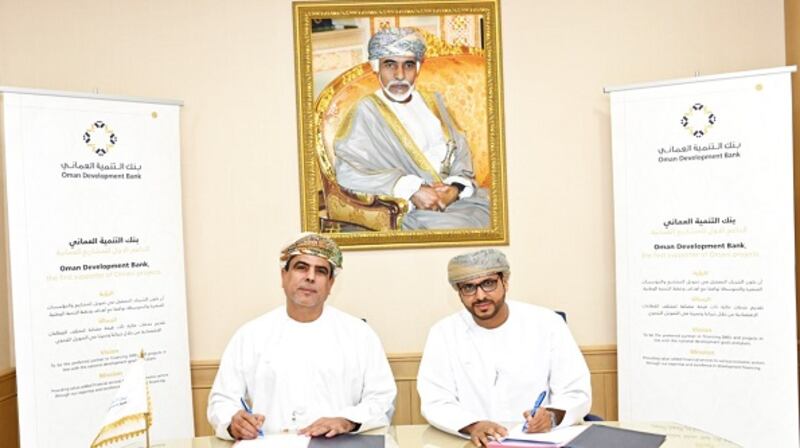 بنك التنمية يوقع اتفاقية انضمام مع مركز عُمان للمعلومات