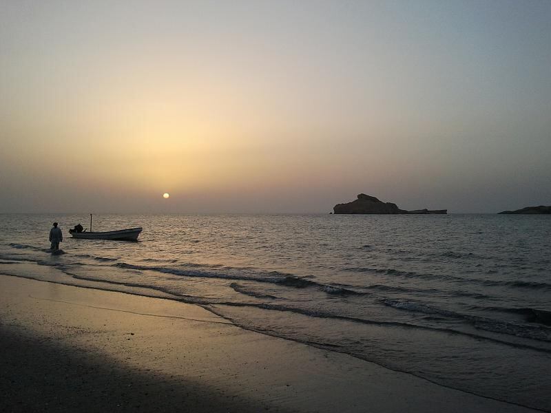 وفاة معلم في شاطئ السوادي