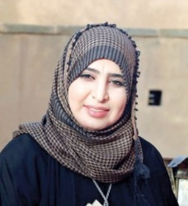 بالصور: عُمانية تُحوّل منزل أسرتها القديم إلى مَعلَمٍ زوّارُه من داخل السلطنة وخارجها