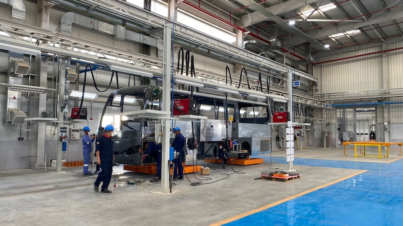 بالصور: مشروع عماني-قطري يبدأ الإنتاج