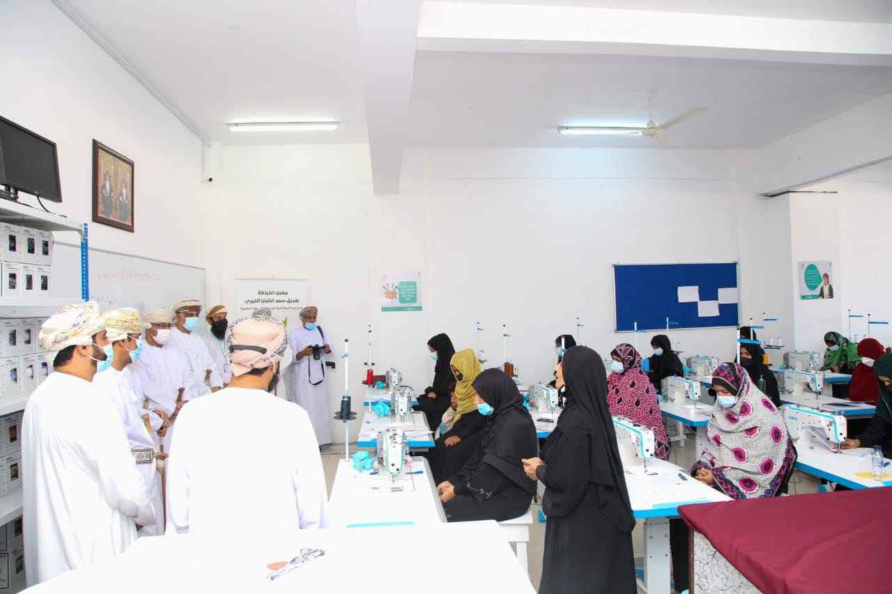 بالصور: هوية بصرية جديدة وافتتاح معمل للخياطة لفريق سمد الشأن الخيري