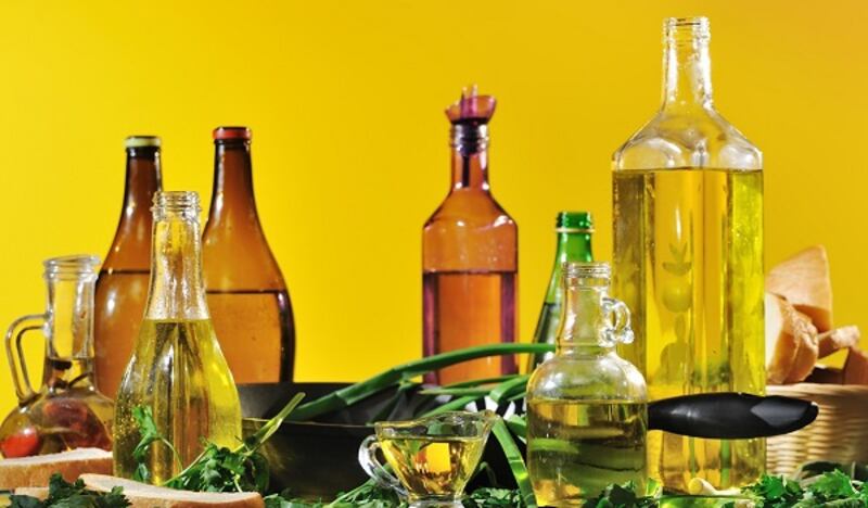 مواصفة عمانية خاصة بالزيوت ومسؤولة في التجارة توضحها