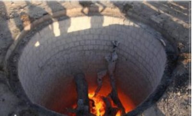 الشواء العُماني وجبة العيد الفريدة ..تعرّف على مراحل إعداده بالصور