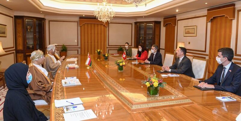 مباحثات سياسية بين السلطنة وسويسرا