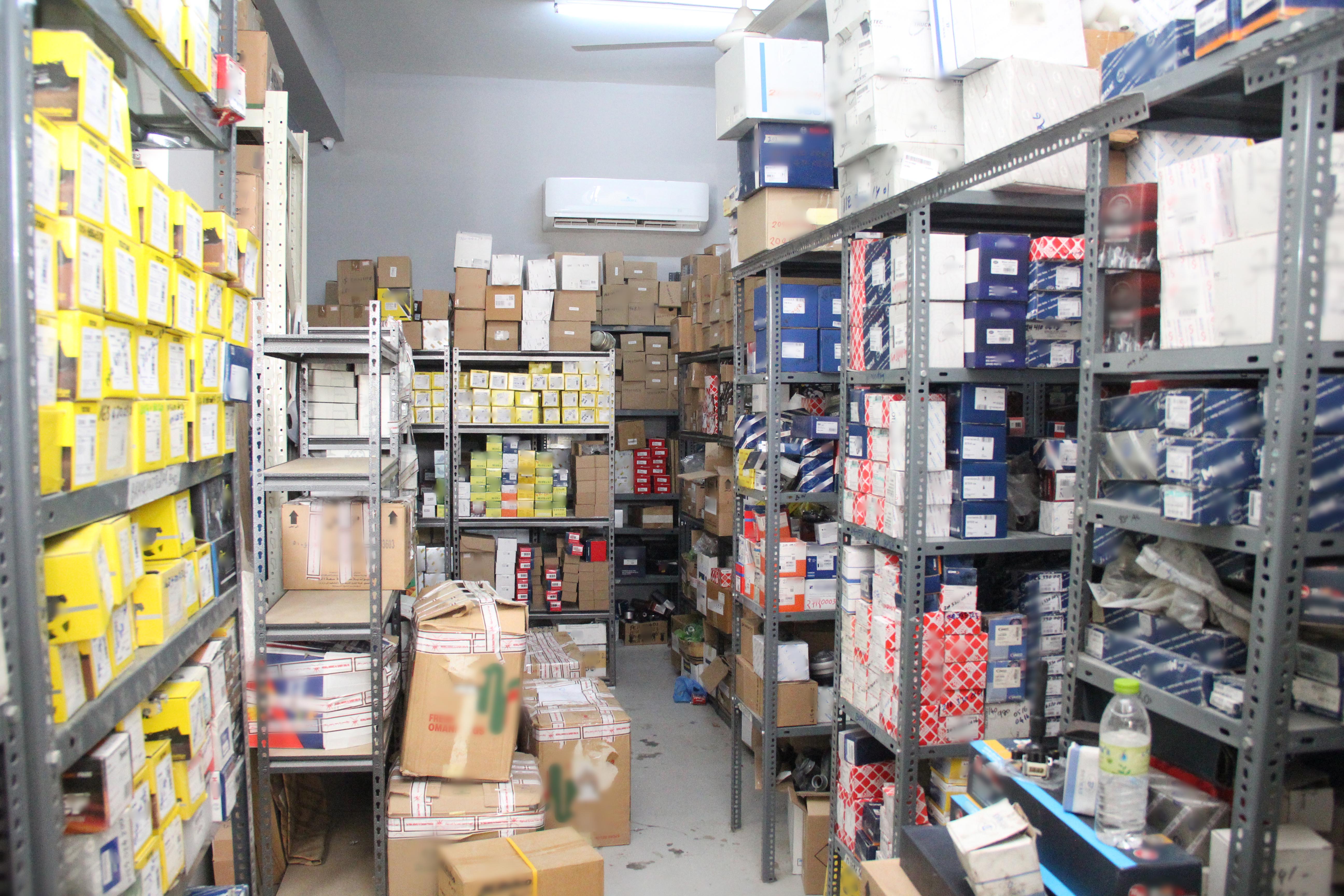 بالصور: شركة تغش المستهلكين بطريقة مُتقنة.. ومسؤولان في “حماية المستهلك” يكشفان التفاصيل