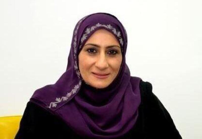 دكتورة عمانية تفوز بجائزة أدبية بالشارقة