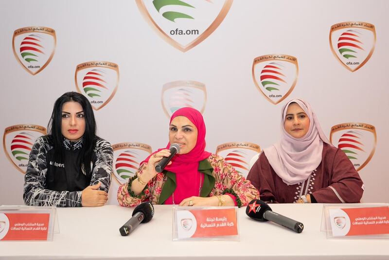 بالصور: تدشين أول منتخب عماني لكرة قدم النسائية