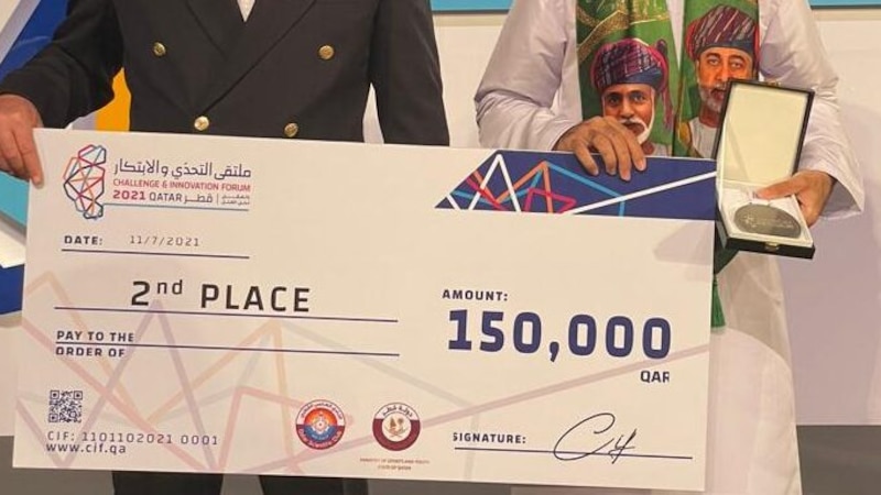 طالب عماني يبتكر جهازًا لفحص هيكل الطائرات المدنية دون تدخل بشري