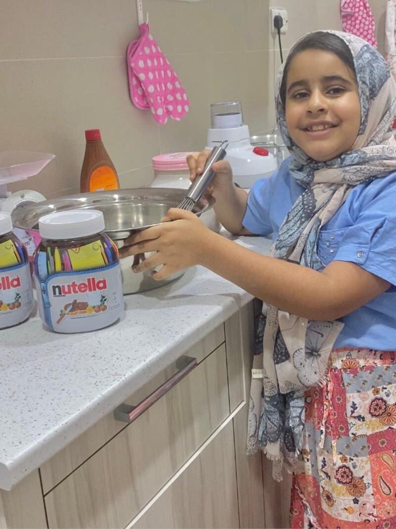 “التاجرة الصغيرة” تحلم بأن يتذوّق مُنتجاتها كل عُماني