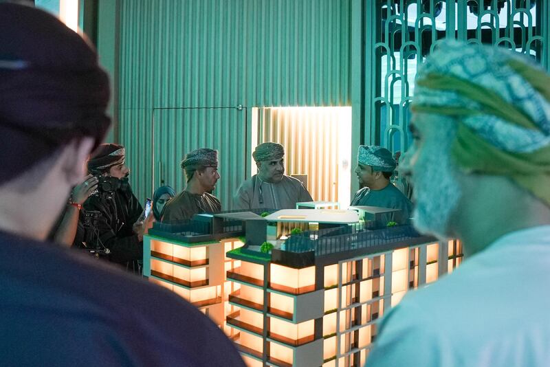 مشروع عقاري جديد في مسقط يوفر مصعدًا للسيارات إلى باب الشقة  