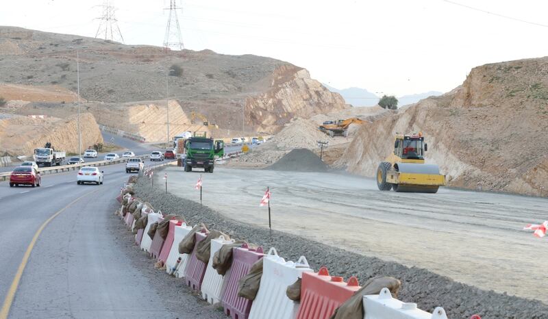 لسالكي طريق الرسيل – بدبد: هناك فتح وغلق لبعض المسارات