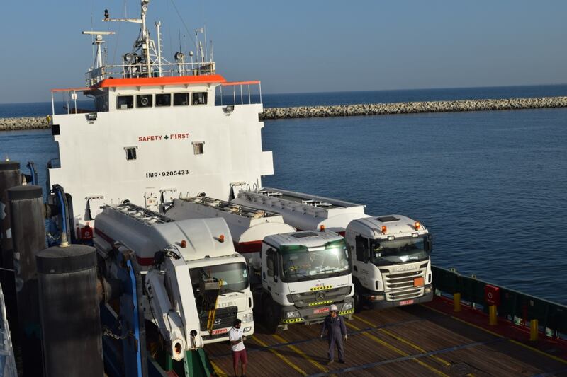 من وإلى مسندم : نقل 11000 شخص و 9000 طن من البضائع والسلع