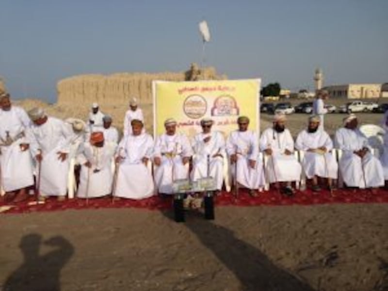 بالصور.. مهرجان شعبي بالخيول والجمال في المصنعة