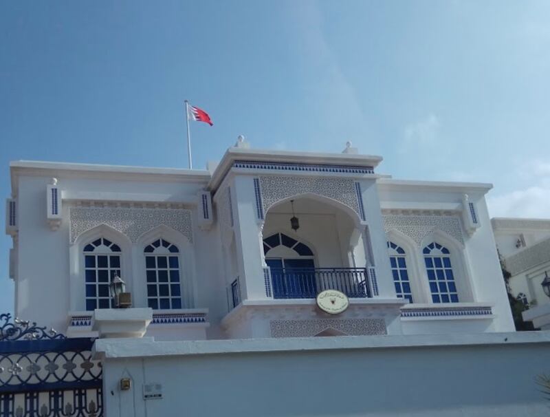 سفارة البحرين تصدر إعلانًا للمواطنين البحرينيين الموجودين في السلطنة