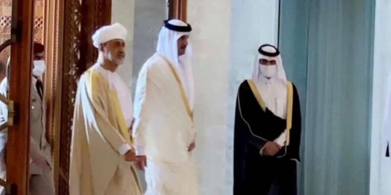 إحداهما مغلقة بينهما: جلستا مباحثات بين جلالة السلطان وأمير قطر