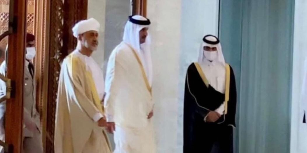 إحداهما مغلقة بينهما: جلستا مباحثات بين جلالة السلطان وأمير قطر
