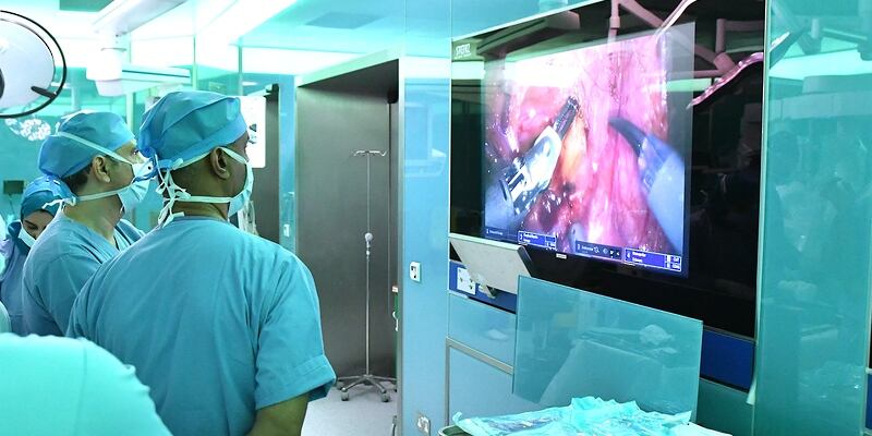 انجاز وطني: أول عملية جراحية باستخدام الروبوت