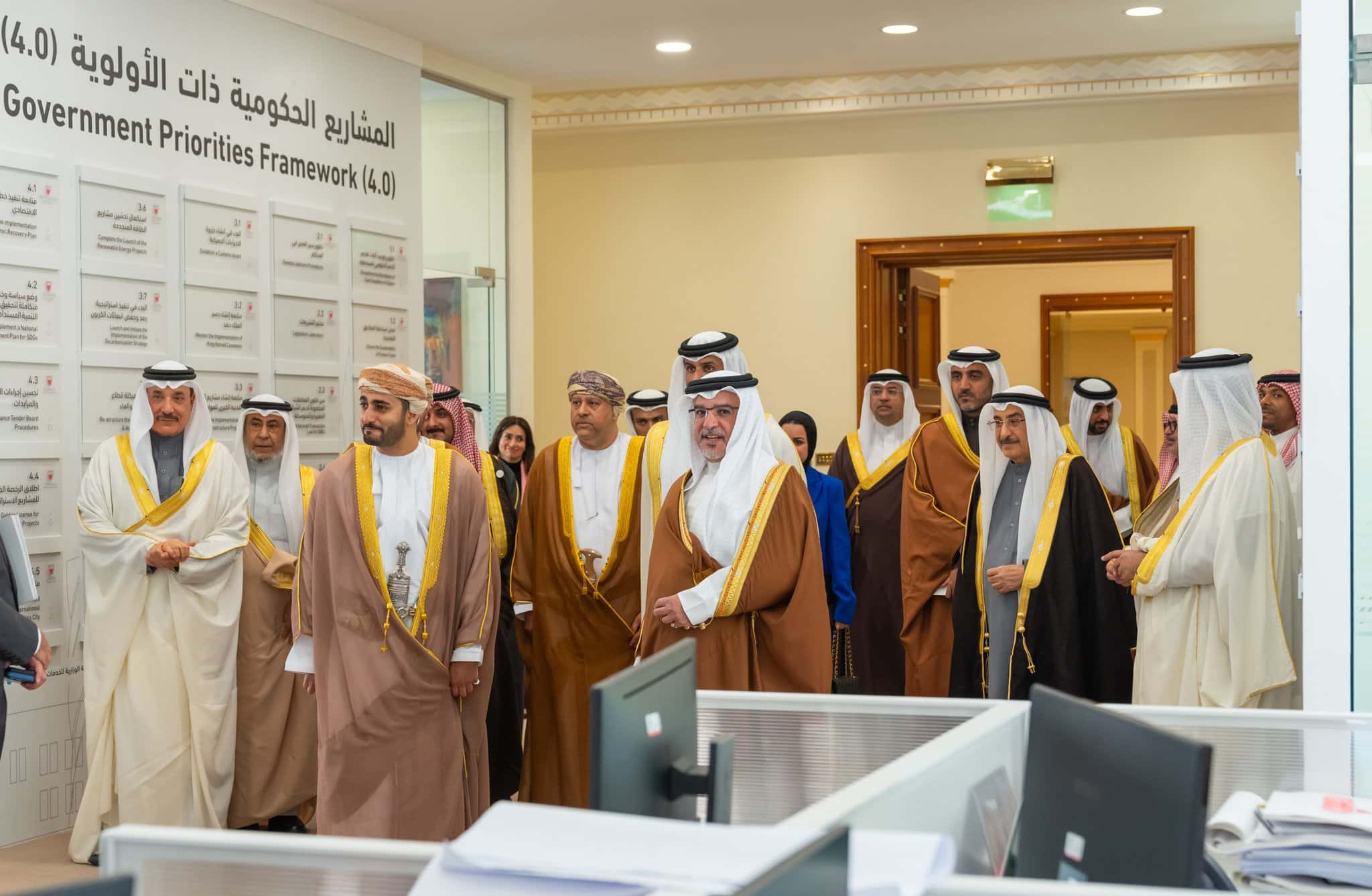 بالصور: ولي عهد البحرين يلتقي بسمو السيد ذي يزن