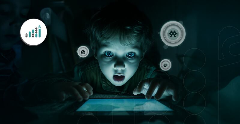 لا تحرمه ولا تهمله: 7 نصائح ذهبية لحماية طفلك من أضرار شاشات الأجهزة اللوحية