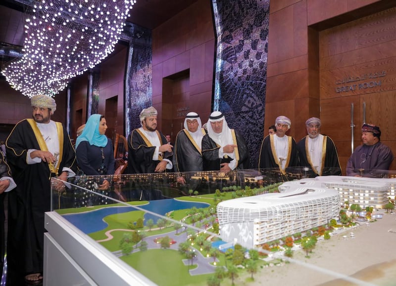 بالصور: مجموعة الفردان تفتتح علامة فاخرة في قلب مسقط