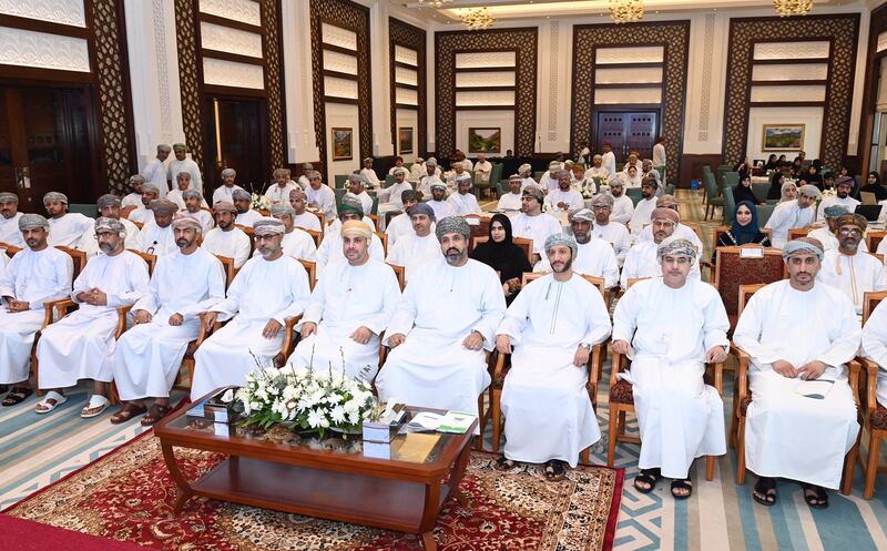 للعمانيين: تدشين تطبيق يستهدف الباحثين عن عمل وأصحاب العمل