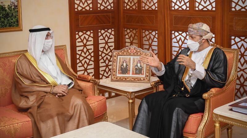 وزير الداخلية يستقبل أمين عام مجلس التعاون