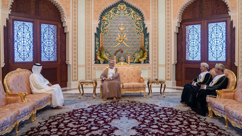 بالصور: جلالة السلطان يستقبل وزير الدّولة لشؤون الطّاقة القطري