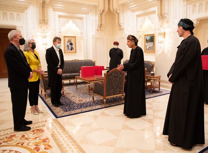 سمو السيد فهد بن محمود يكرّم القائمين على “ريغوليتو”