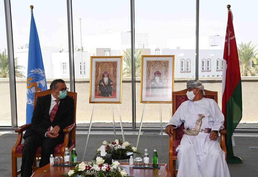 مدير عام منظمة الصحة العالمية يصل السلطنة